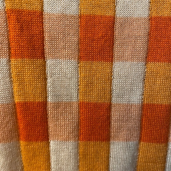 No label, orange and cream gingham pattern sweater - Picture 10 of 15